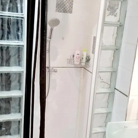 Bonaparte, Bienvenue Dans Le Quartier Du Port, Le Quartier De Avec Son Ambiance Estivale Qui Respire Les Vacances, Rafraichissement Garantie Pour Arrivee Toute En Douceur Apartment Nice